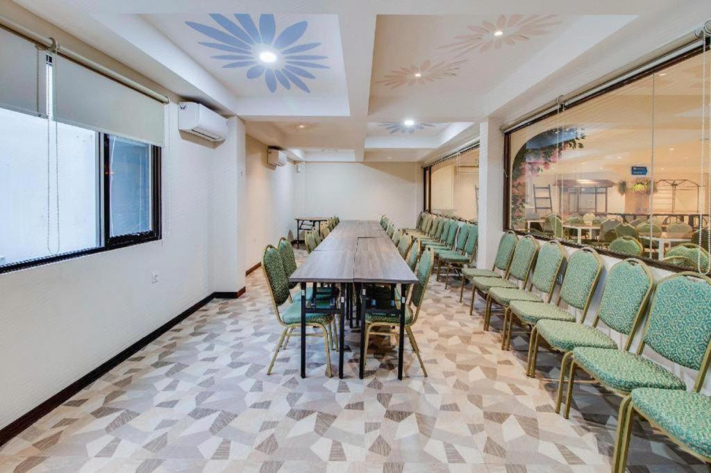Oyo 1805 Fatmawati Mansion Syariah Hotel Jakarta Exterior photo